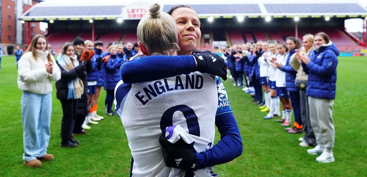 Fond farewell for Ashleigh Neville after WSL win over Leicester - Tottenham Hotspur